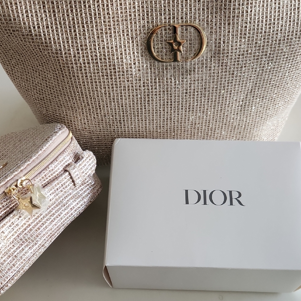 Shimmering Gold Tote and Pouch Set..Perfect For Travel, Gym, Car, Work! - Picture 7 of 7